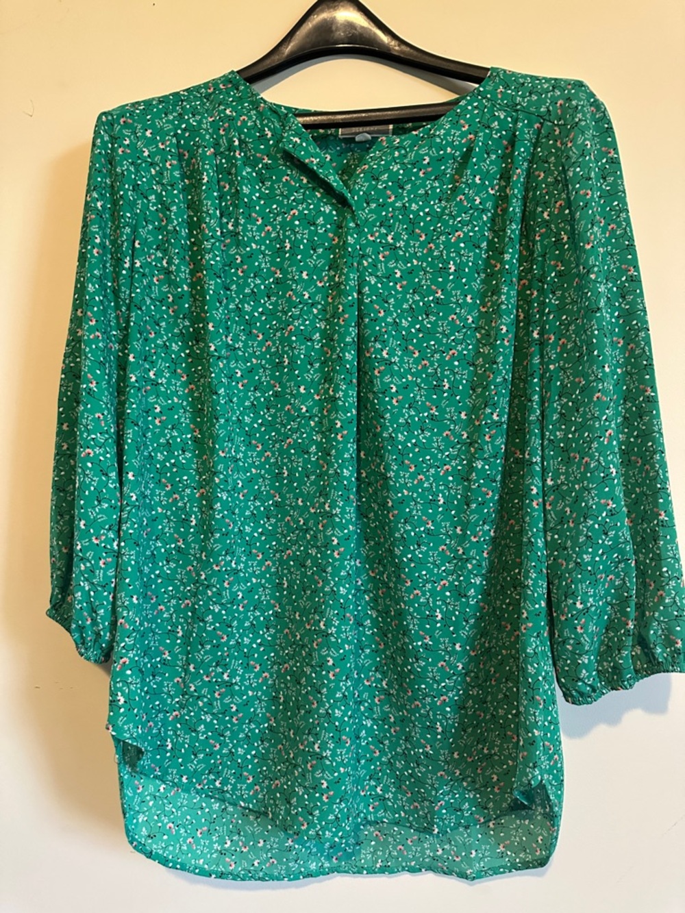 Pleione Green Floral Split V-Neck Blouse